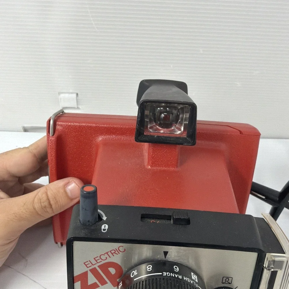 Vintage Electric Zip Polaroid Land Camera: Red Color: Untested!